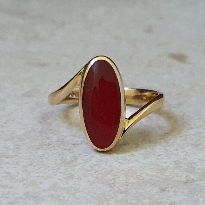 Carnelian Bypass Ring in 9ct Gold.
