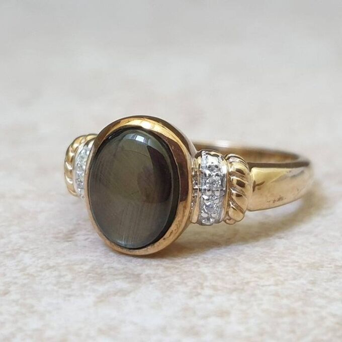 Black Synthetic Star Sapphire Ring in 9ct Gold.
