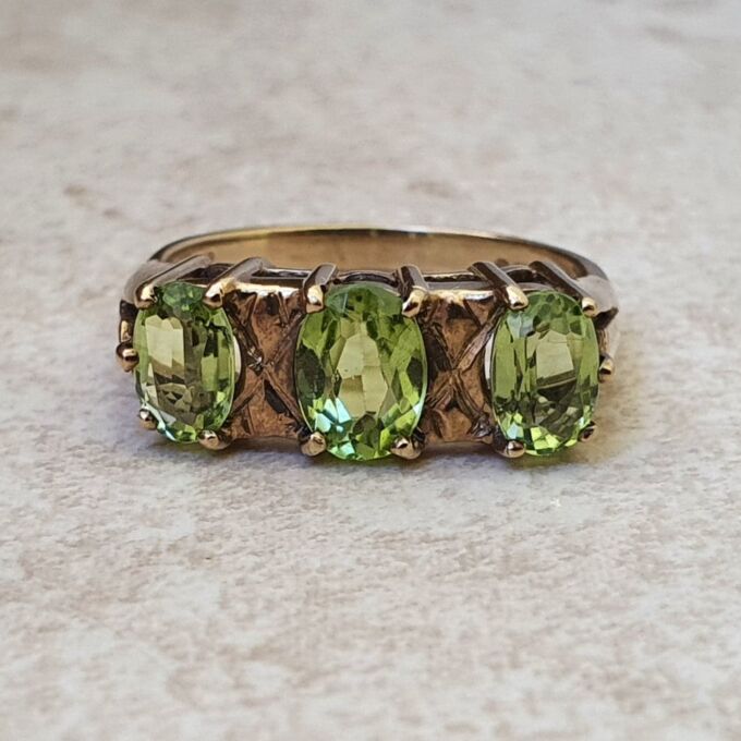 Peridot Three Stone Ring in 9ct Gold.