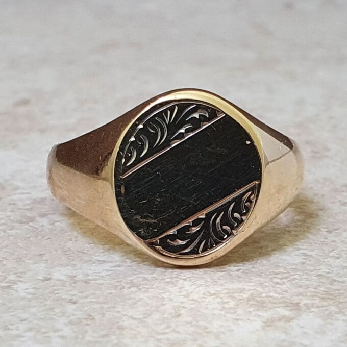 Oval Part Engraved Signet Ring in 9ct Gold.