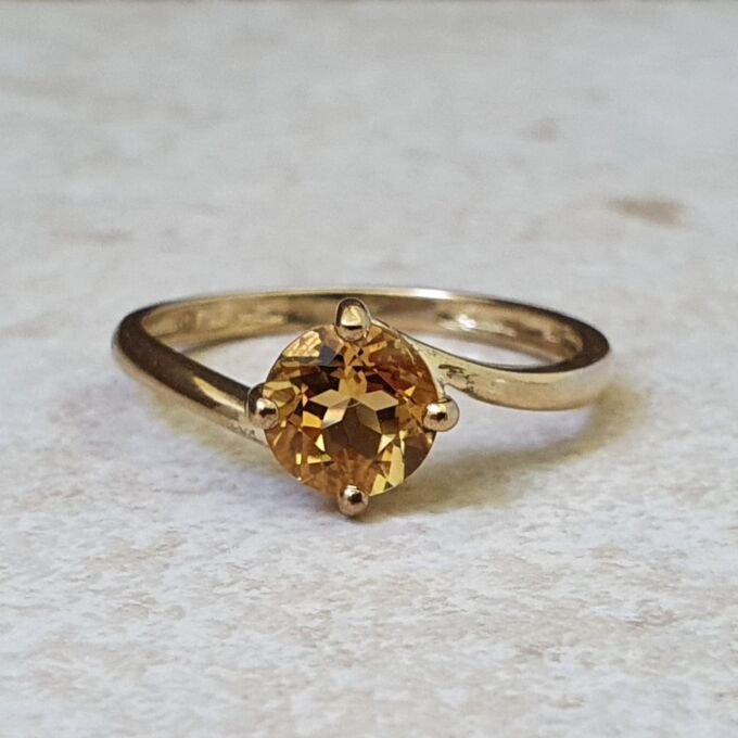 Citrine Solitaire Ring in 9ct Gold.