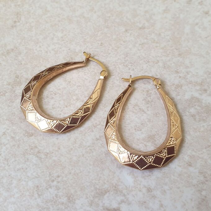 Diamond Pattern Oval Creole Earrings in 9ct Gold.