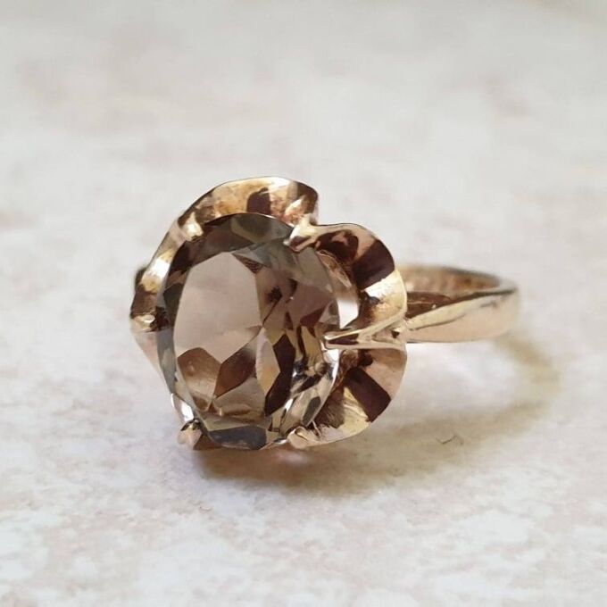 Oval Smoky Quartz Ring in 9ct Gold.