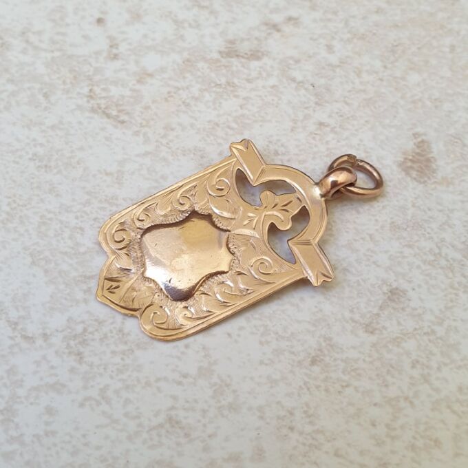 Shield Medallion in 9ct Gold.