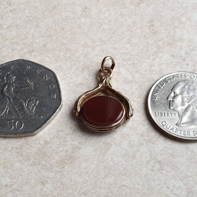 Two Sided Spinner Fob Pendant in 9ct Gold.