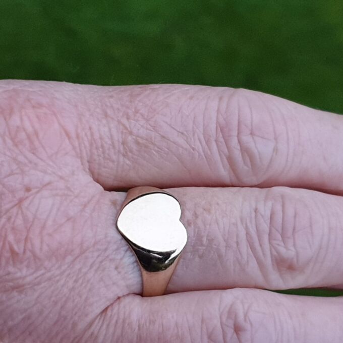 Simple Heart Signet Ring in 9ct Gold
