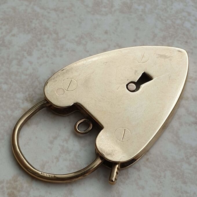 Oversized Heart Padlock in 9ct Gold