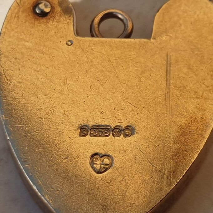 Simple Heart Padlock in 9ct Yellow Gold