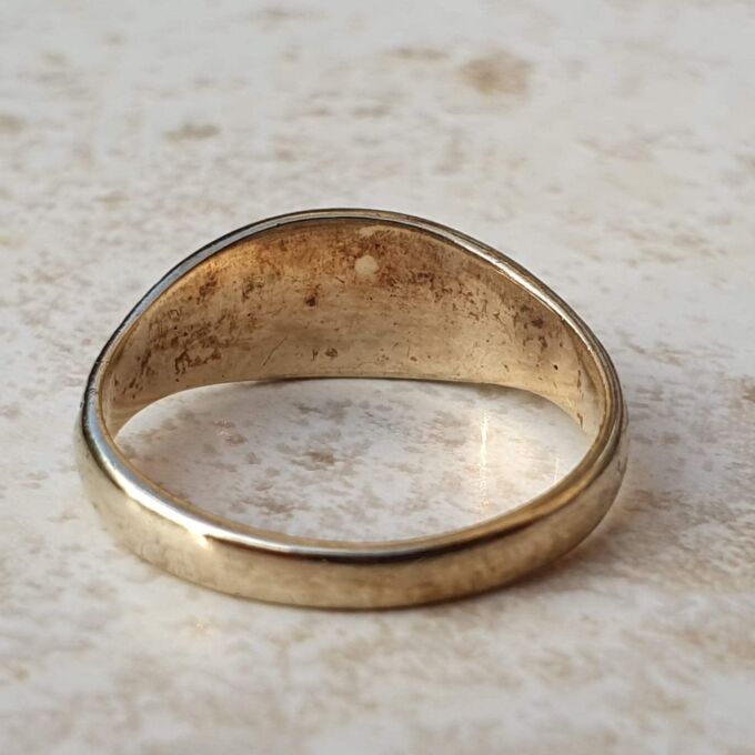 Textured Graduating Signet Ring in 9ct Gold, a UK I 1/2 or a US 4 3/4