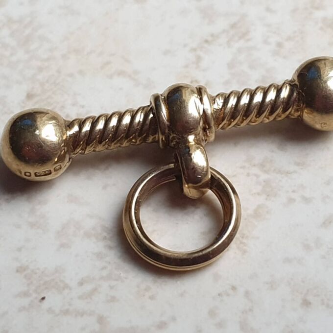 Twisted Design T Bar Fob Pendant in 9ct Gold.