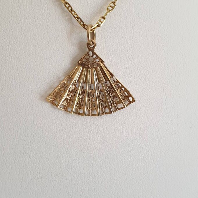 Filigree Ornate Fan Pendant Charm in 9ct Gold