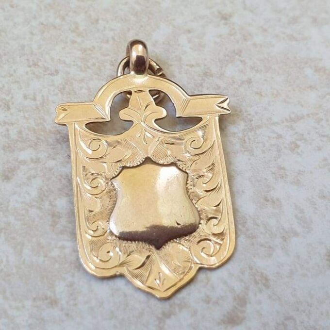 Shield Medallion in 9ct Gold.