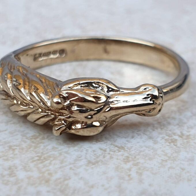 Horse Head and Mane Ring in 9ct Gold,  a UK O or a US 7 1/4.