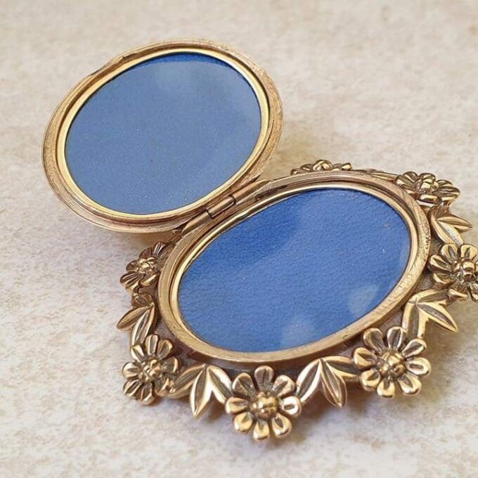 Incredibly Ornate Locket with Brooch and Pendant Options in 9ct Gold.