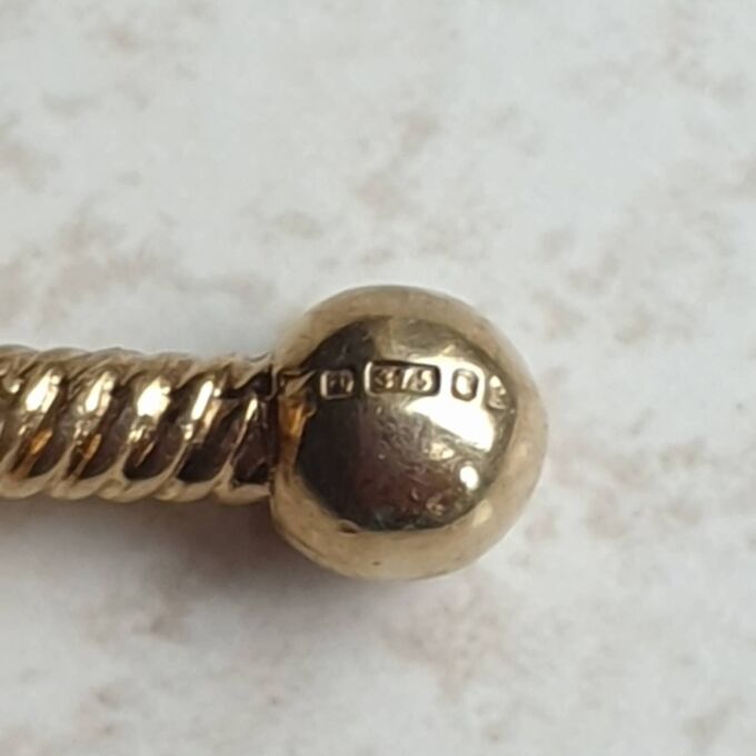 Twisted Design T Bar Fob Pendant in 9ct Gold.