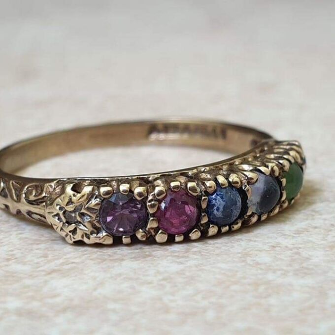 Multi Stone DARLING Acrostic Ring in 9ct Gold, a UK N 1/2 or a US 7 1/4