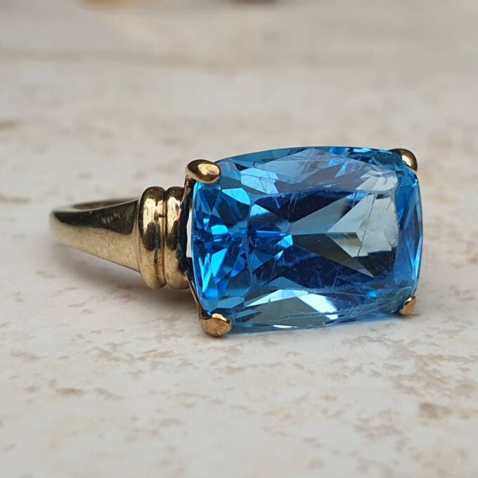 Vibrant East West Topaz Ring in 9ct Gold, a UK P or a US 8.