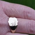 Engraved Shield Signet Ring in 9ct Gold, a UK W or a US 11 1/4