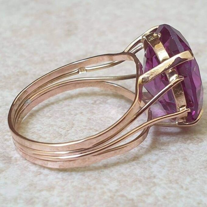 Colour Change Synthetic Sapphire Ring in 12ct Gold.