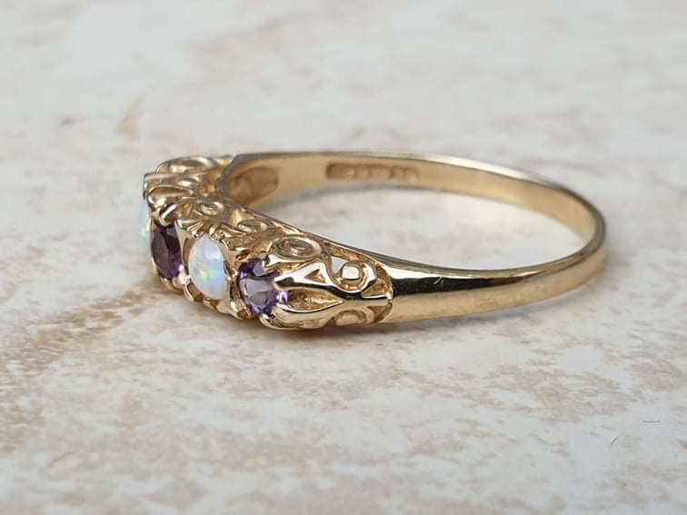 Amethyst and Opal Five Stone Ring in 9ct Gold, a UK O 1/2 or a US 7 1/2.