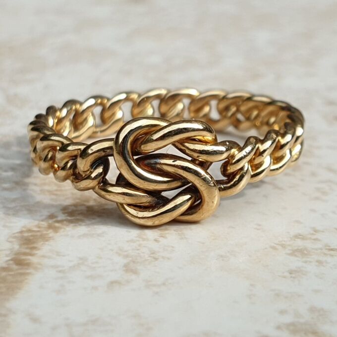 Knot Ring in 18ct Gold, a UK K or a US 5 1/2