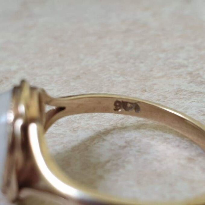 Oval Moonstone Ring in 9ct Gold, a UK O 1/2 or a US 8