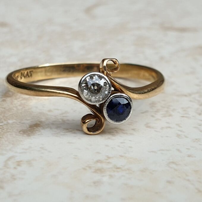 Diamond & Sapphire Moi et Toi Ring in 18ct Gold, a UK R or a US 9