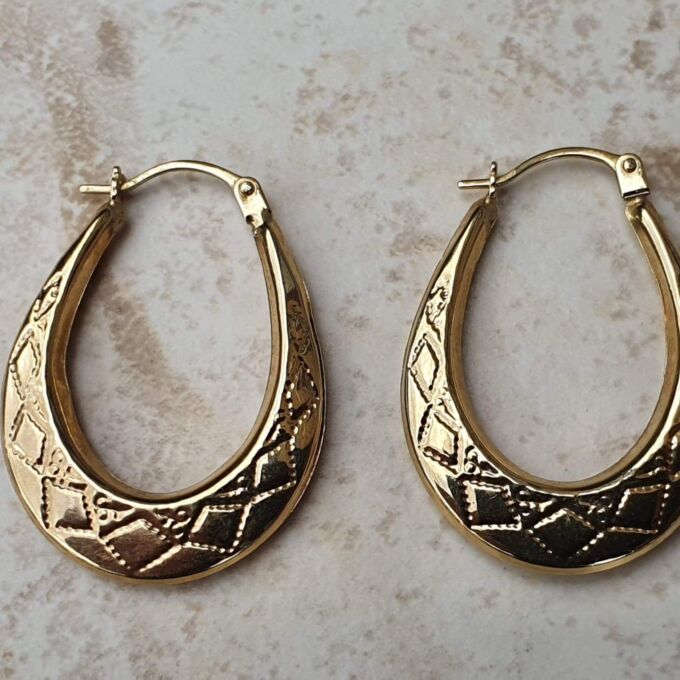 Oval Hoop Earrings in 9ct Gold
