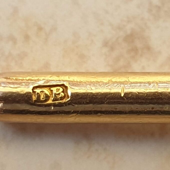 Simple T Bar in 9ct Gold