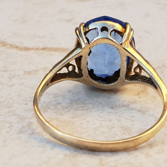 Eye-catching Blue Paste Solitaire in 9ct Gold, a UK P 1/2 or a US 8 1/4.