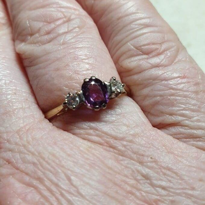 Purple Sapphire and Diamond Ring in 18ct Gold, a UK M 1/2 or a US 6 1/2.