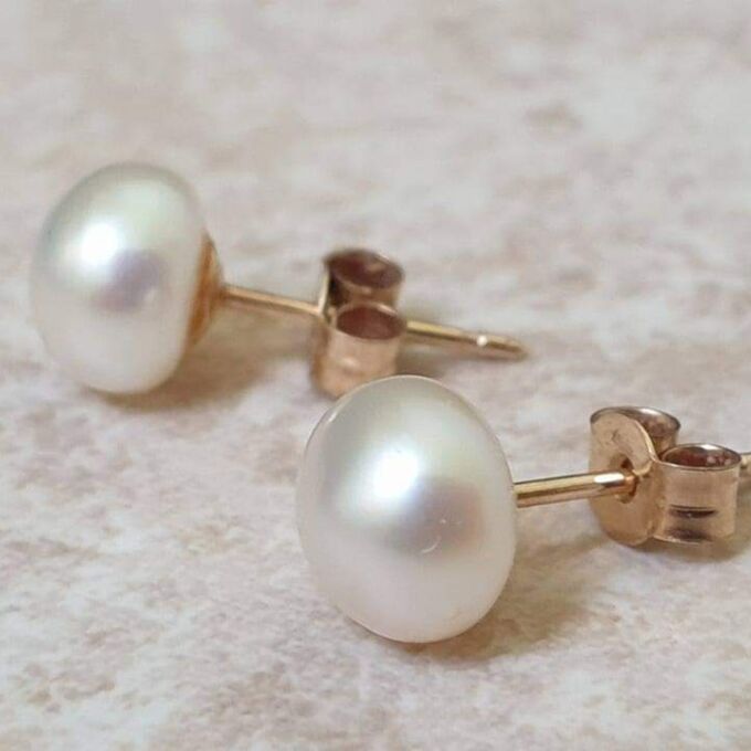 Pearl Stud Earrings in 9ct Gold, choice of three colours.