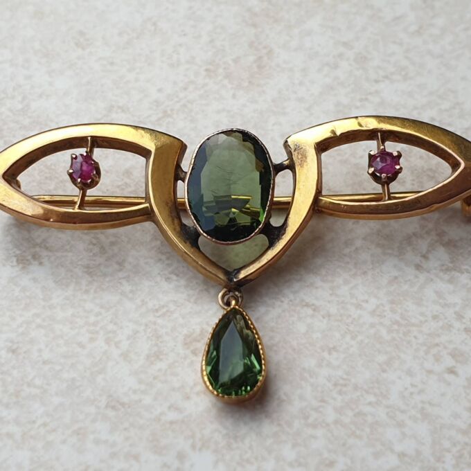 Art Nouveau Paste Brooch in 9ct Gold