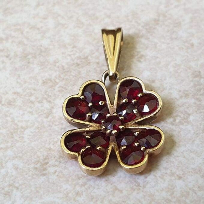 Garnet Four Leaf Clover Pendant in 9ct Gold