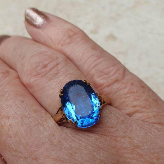 Eye-catching Blue Paste Solitaire in 9ct Gold, a UK P 1/2 or a US 8 1/4.