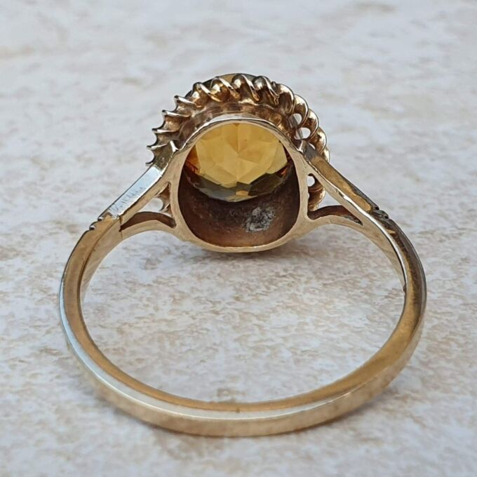 Oval Citrine Solitaire Ring in 9ct Gold, a UK Q or a US 8 1/2