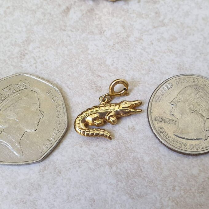 Alligator or Crocodile Charm Pendant in 9ct Gold