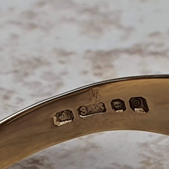 Oval Part Engraved Signet Ring in 9ct gold, a UK K 1/2 or a US 5 3/4