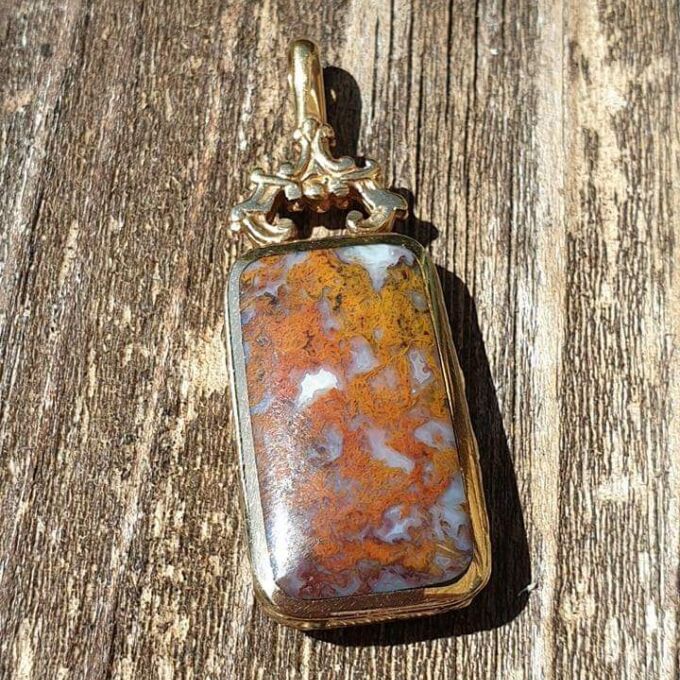 Substantial Double Sided Agate Pendant in 9ct Gold