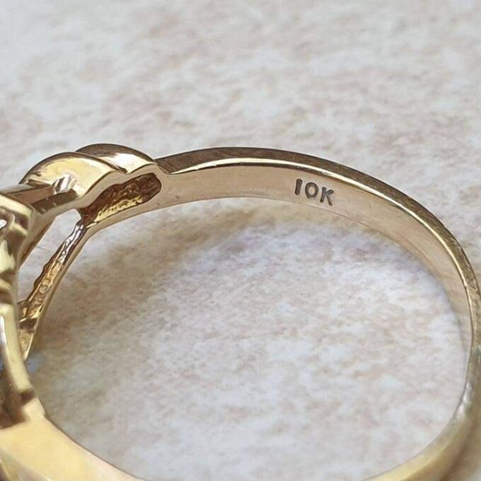 Oval Swiss Blue Topaz Ring in 10K Gold.