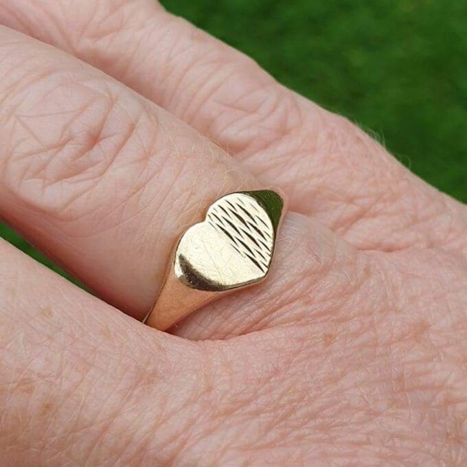 Heart Signet Ring in 9ct Gold, a UK L 1/2 or a US 6 1/4