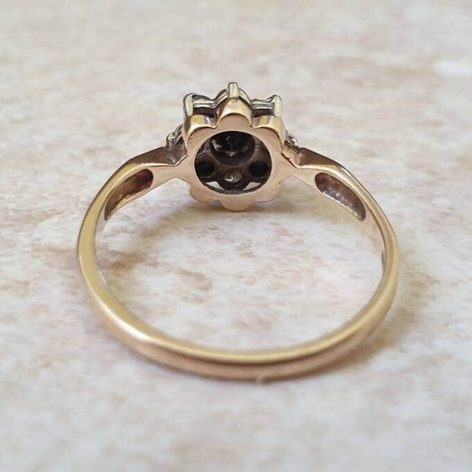 Sapphire and Diamond Ring in 9ct Gold, a UK J 1/2 or a US 5 1/4