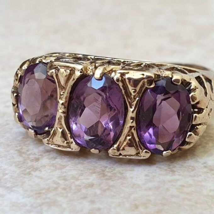 Amethyst Three Stone Ring I 9ct Gold, a UK J 1/2 or a US 5 1/4