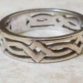 Celtic Knot White Gold Band Ring in 9ct,  a UK M 1/2 or a US 6 3/4.