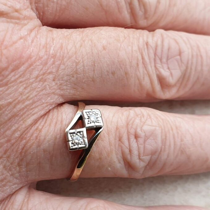 Art Deco Diamond Ring in 9ct Gold and Platinum, a UK N 1/2 or a US 7 1/4.