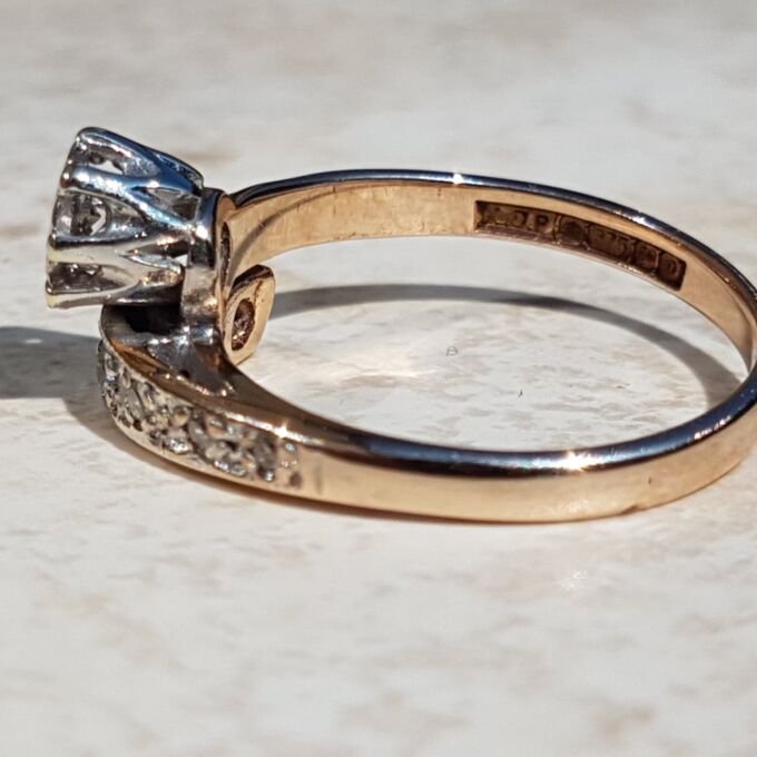 Stunning Diamond Crossover Bypass Ring in 9ct Gold, a UK M 1/2 or a US 6 3/4