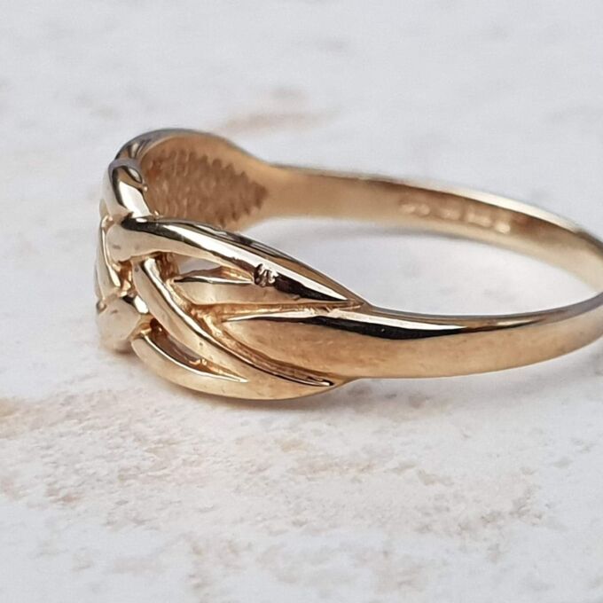 Low Profile Celtic Style Ring in 9ct Gold, a UK N or a US 7.