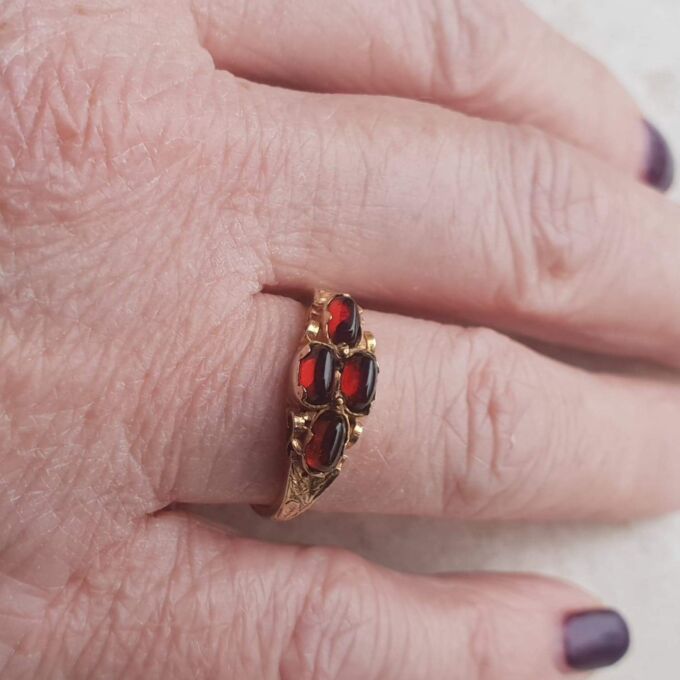 Garnet Cabochon Ring in 9ct Gold,  a UK N 1/2 or a US 7.