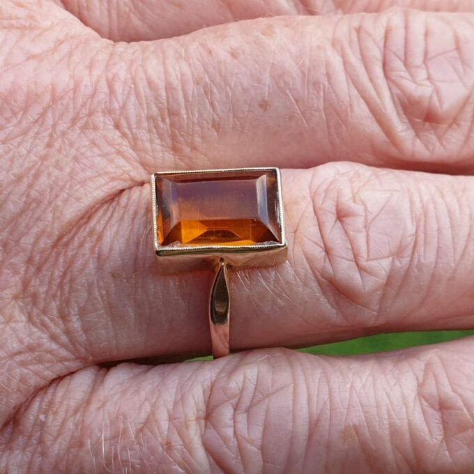 Citrine Coloured Paste Solitaire Ring in 9ct Gold, a UK O or a US 7 1/4