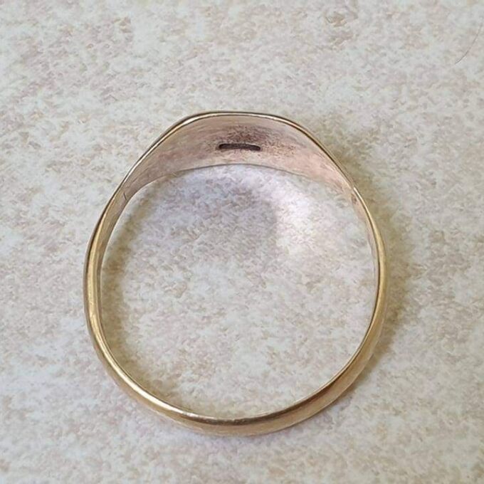 Simple Plain Signet Ring in 9ct Gold.